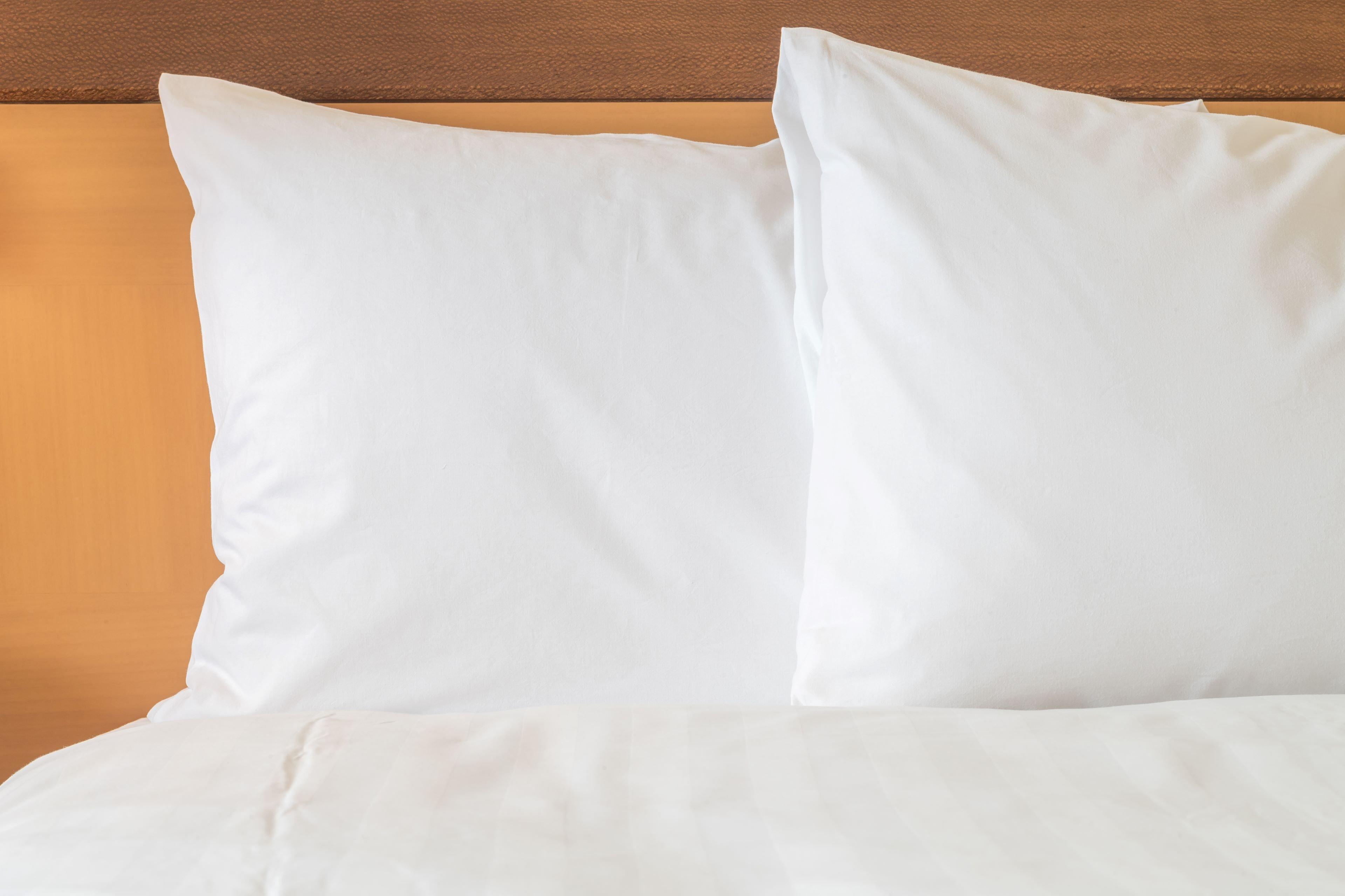 Crowne Plaza Tel Aviv City Center By Ihg Εξωτερικό φωτογραφία Two pillows on a bed