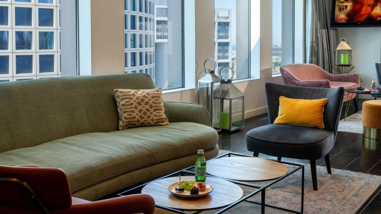 Crowne Plaza Tel Aviv City Center By Ihg Εξωτερικό φωτογραφία The Living Room at the 101 Sky Lounge
