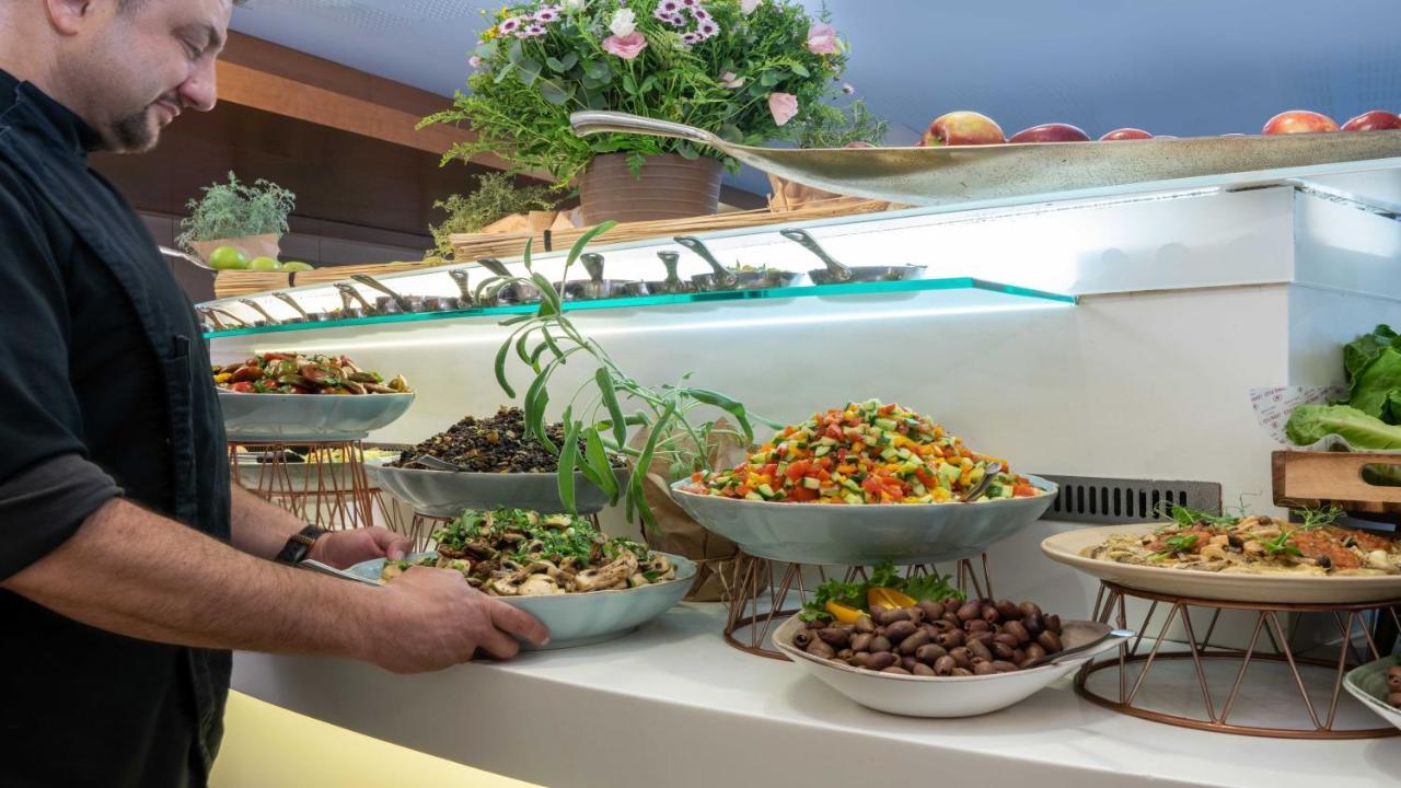 Crowne Plaza Tel Aviv City Center By Ihg Εξωτερικό φωτογραφία A salad bar