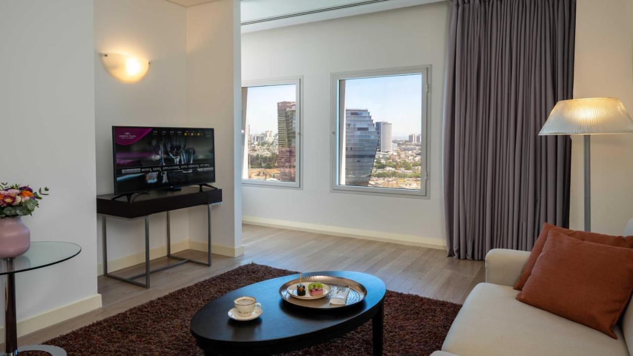 Crowne Plaza Tel Aviv City Center By Ihg Εξωτερικό φωτογραφία A living room in a typical apartment