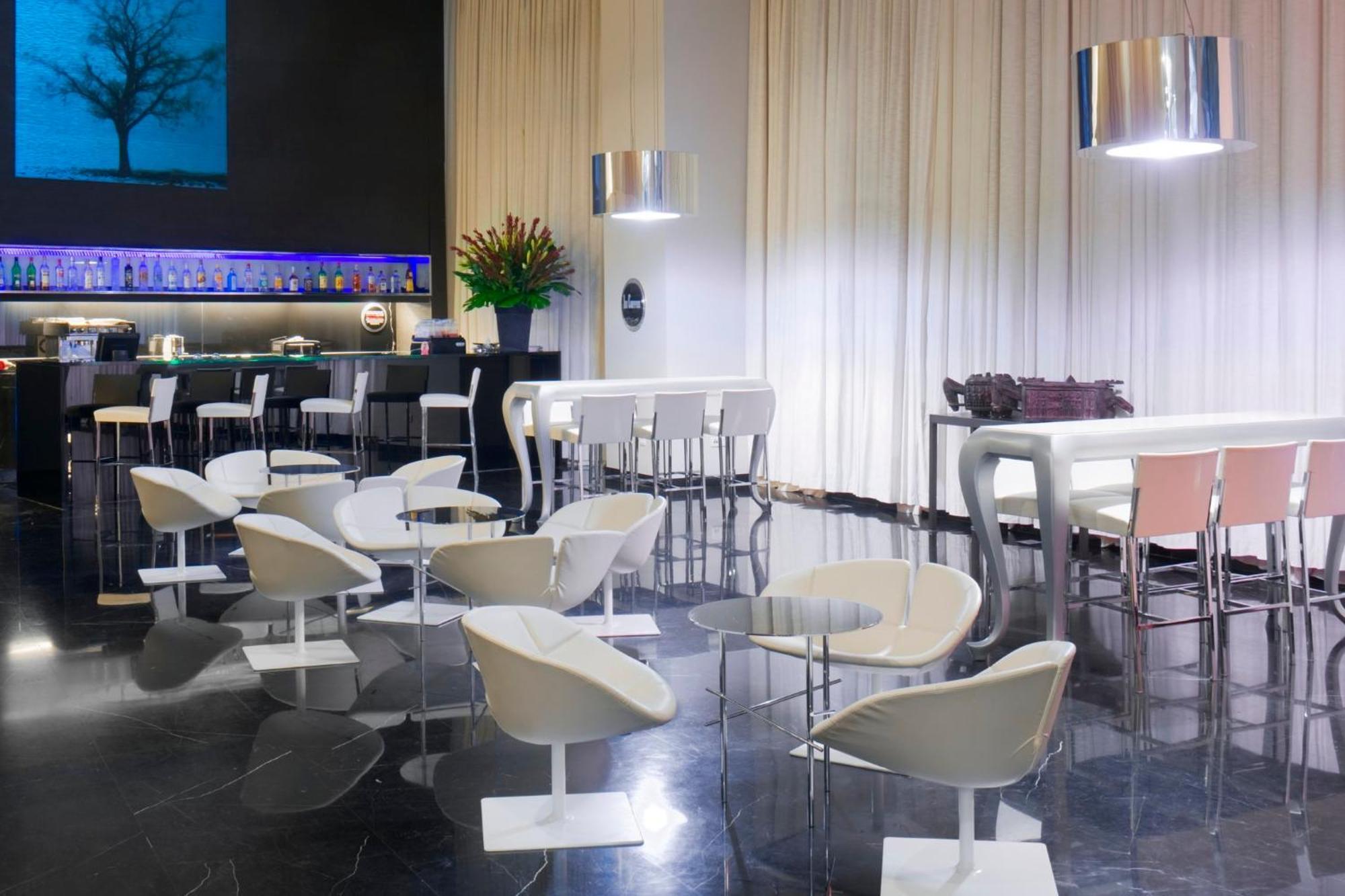 Crowne Plaza Tel Aviv City Center By Ihg Εξωτερικό φωτογραφία The lounge at the airport